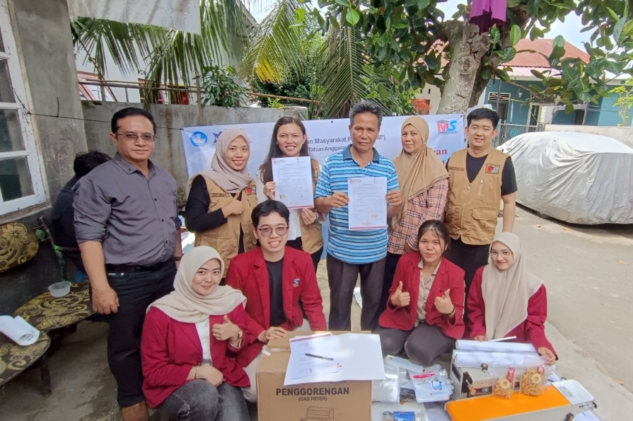 Tim PKM Dosen STMB Multismart bersama Mitra PKM Jamur Tiram Crispy -Rebranding “Jamur Tiram Salwa”