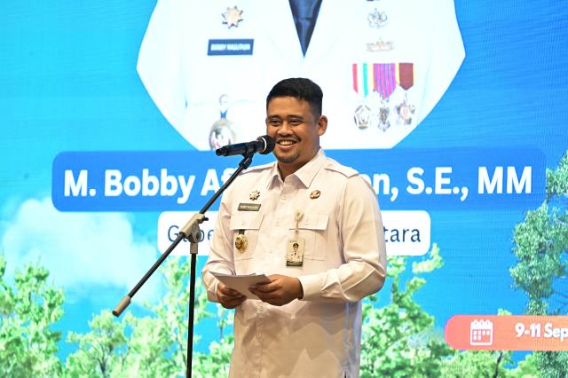 Gubernur Sumatera Utara (Sumut) Bobby Afif Nasution, memberikan kata sambutan pada acara Lokakarya Perhutanan Sosial Dan Temu Usaha Kelompok Tani Hutan di Hotel Grand Mercure Medan, Rabu (10/09/2025). Foto/Diskominfo Sumut