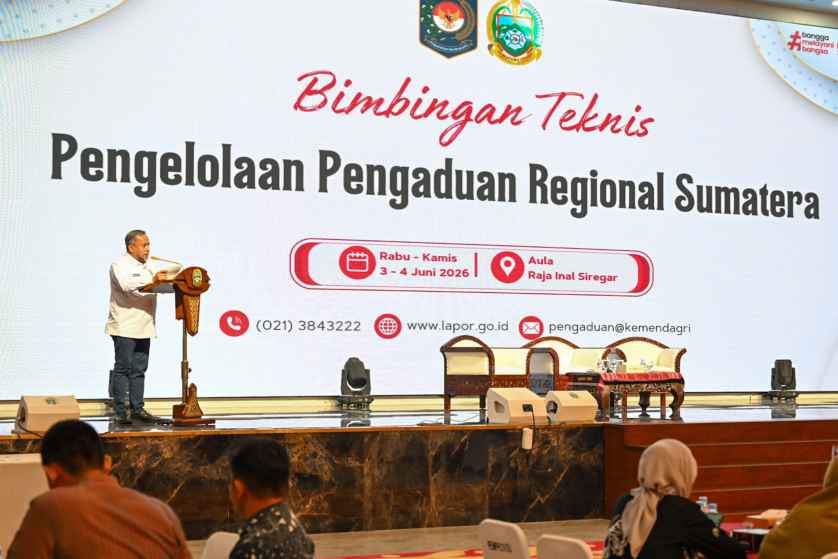 Asisten Administrasi Umum Provinsi Sumatera Utara (Sumut) Muhammad Suib membuka Bimbingan Teknis Pengelolaan Pengaduan Regional Sumatera yang diselenggarakan oleh Kementerian Dalam Negeri (Kemendagri) Republik Indonesia di Aula Raja Inal Siregar Kantor Gubernur Sumut Jalan Diponegoro Nomor 30 Medan, Rabu (3/6/2026).