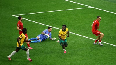 Selebrasi pemain Australia Nestory Irankunda usai cetak gol. (REUTERS/Agustin Marcarian)