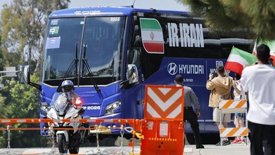 Timnas Iran dalam pengawalan balik ke Meksiko usai bertanding di Piala Dunia 2026. (Reuters)