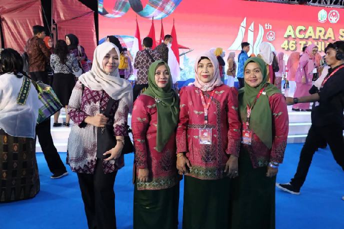 Ketua TP PKK Madina menhadiri Peringatan HKG ke-54 di Makassar