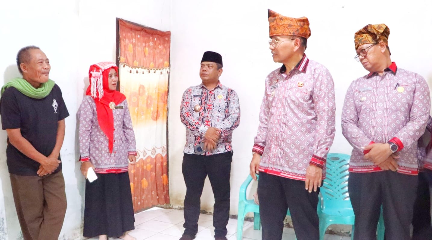 Bupati Simalungun, Anton Achmad Saragih menunjukkan respons cepat terhadap keluhan warga saat melakukan kunjungan kerja di Kecamatan Gunung Malela, Kamis (25/6/2026). Foto: dokumen Dinas Kominfo Simalungun